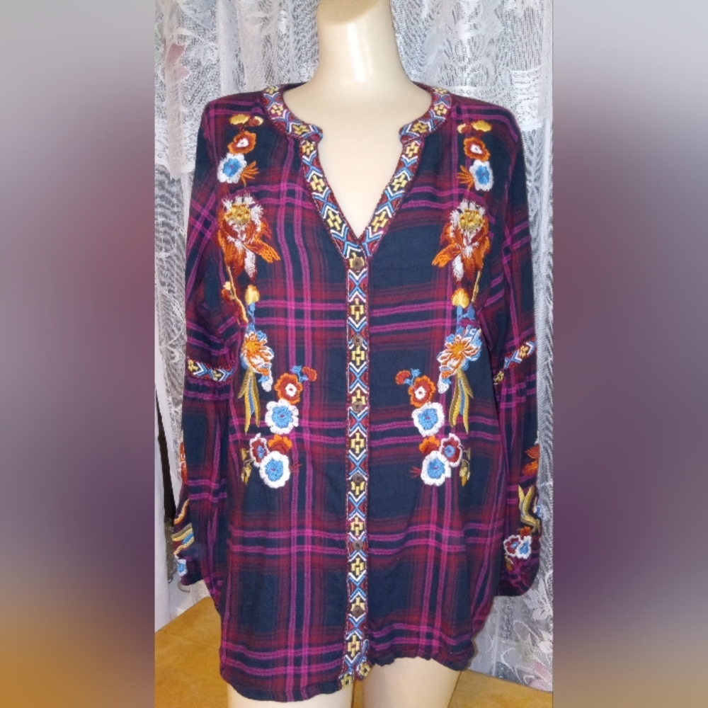 Like New Womens XL Embroidered Floral Plaid Top